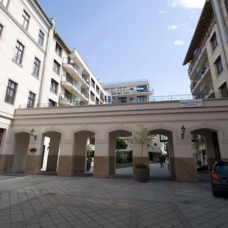 Gozsdu Spacious Apartment